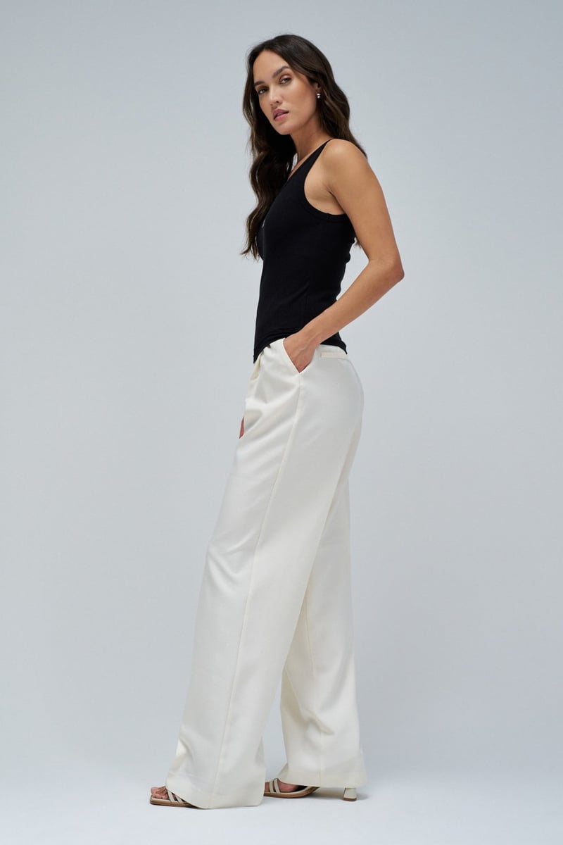 Black Ribbed Knit Slim Fit Sleeveless Top