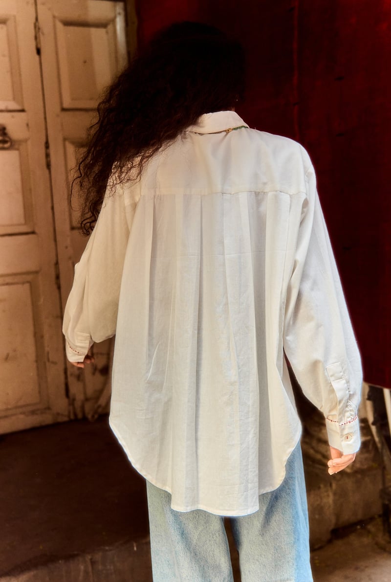 Off-White Longline Button-Down Shirt with Red Motif