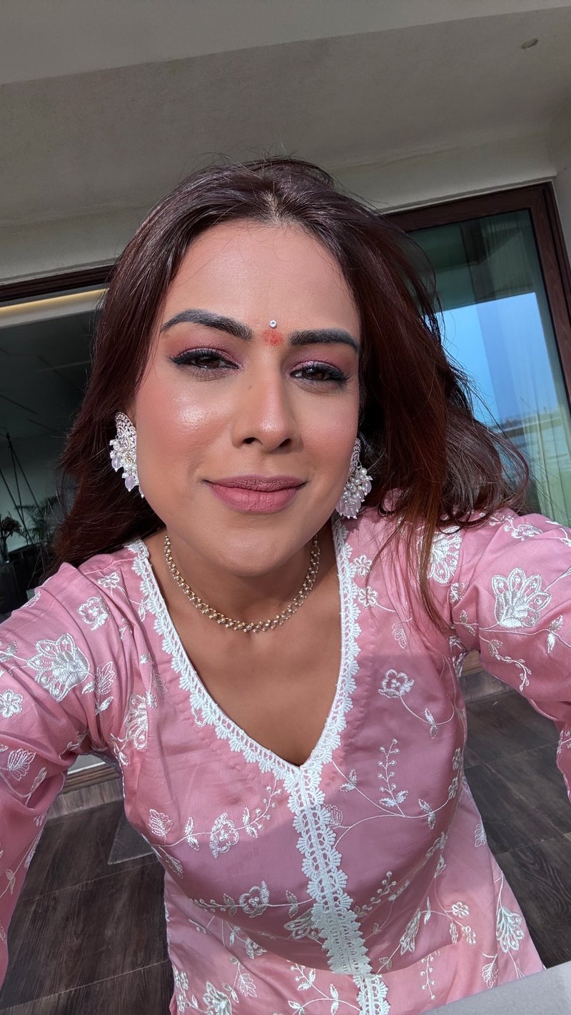 Pink Cotton Embroidered Kurta Set with Lace Trim