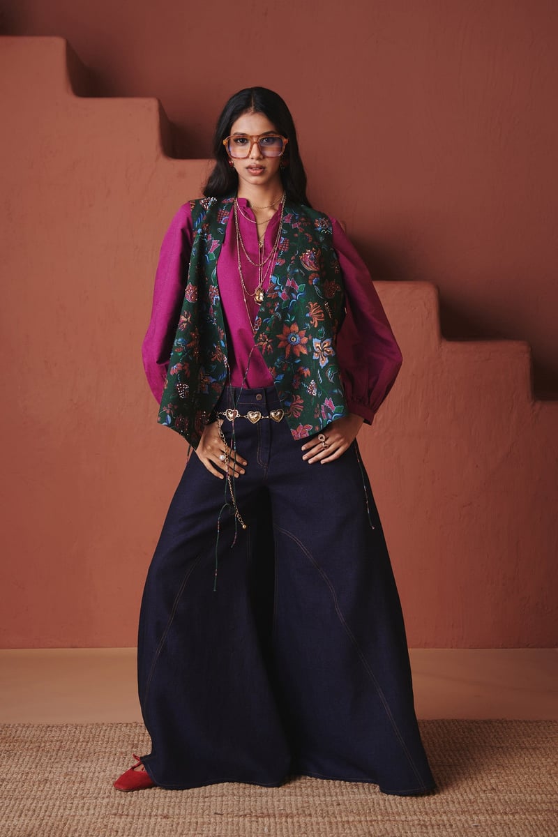 Purple Cotton-Linen Billow Top with V-Neck