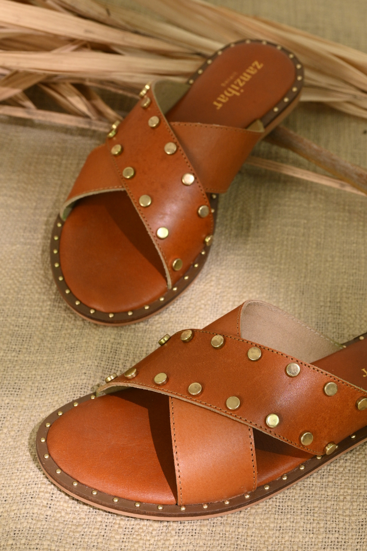 Marlborough Tan Rivets
