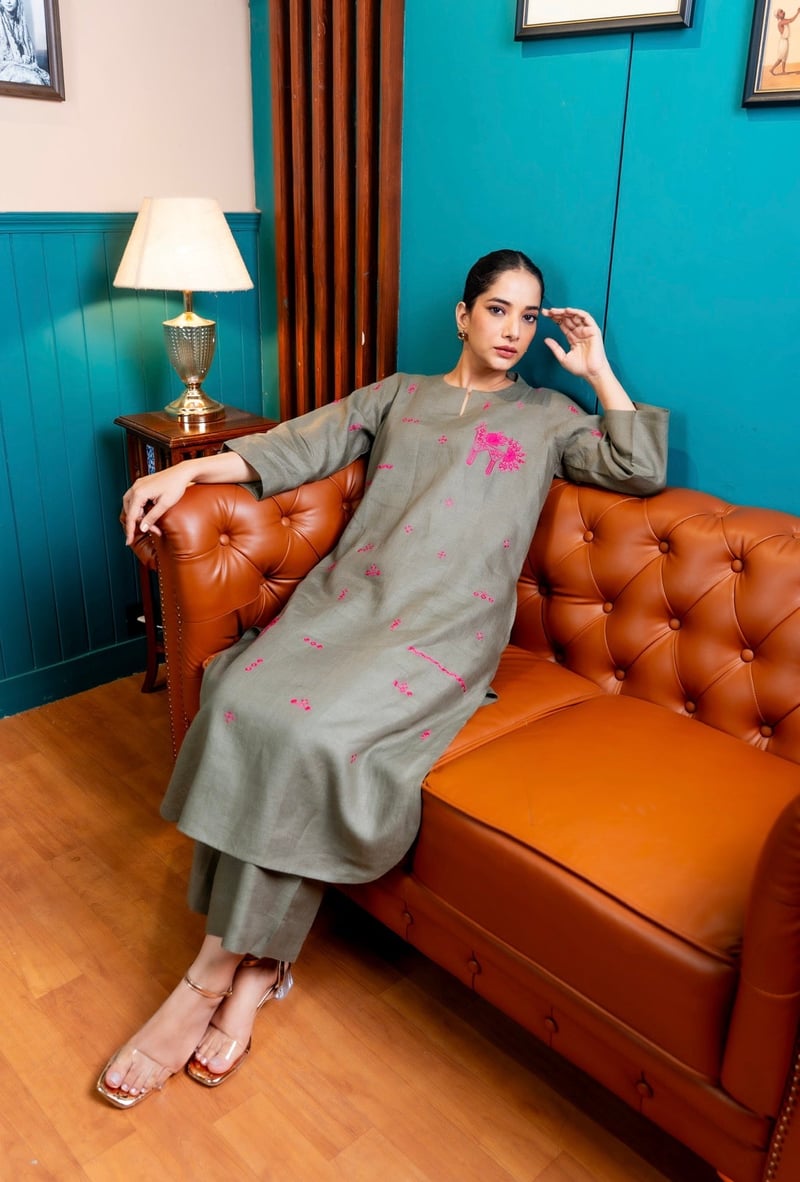 Green Linen Straight Kurta Pant Set with Pink Embroidery