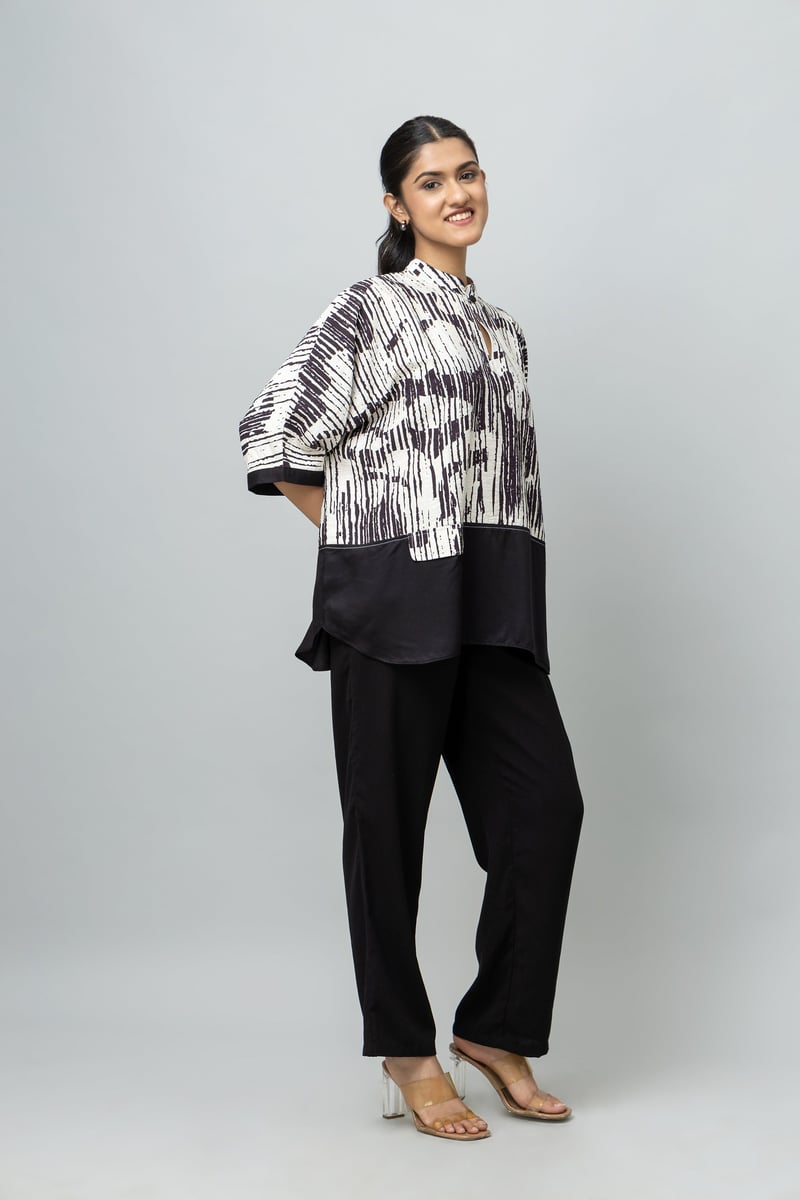 Black/White Abstract Print Oversized Blouse