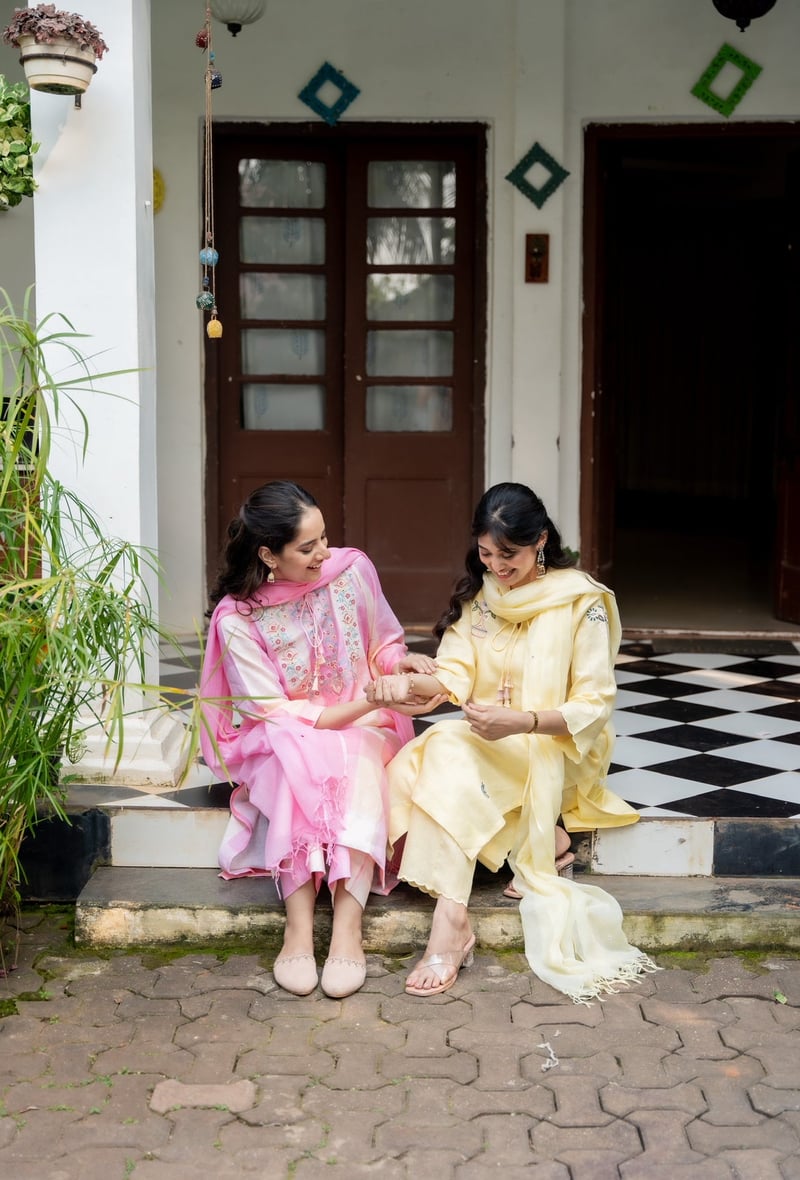 Pink Linen Checked Kurta Set with Embroidered Yoke