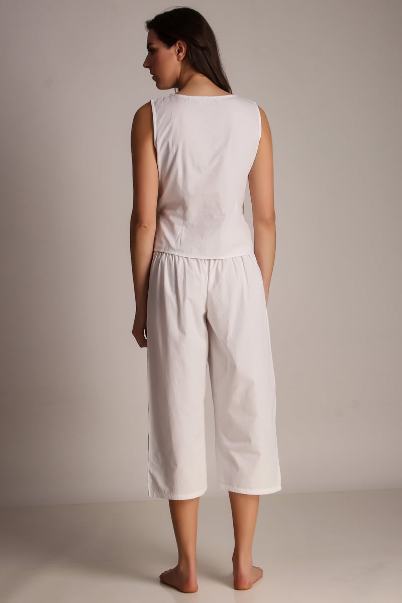 Harper, Embroidered Capri Set