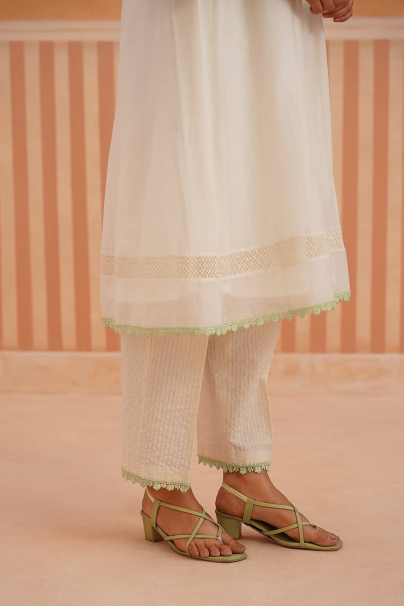 Ivory V-Neck Embroidered Kurta Set with Lace Accents