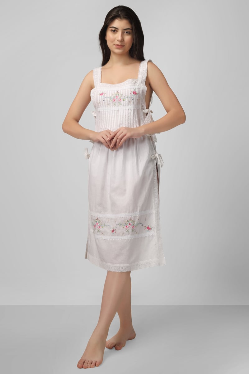 Avery, Embroidered Set