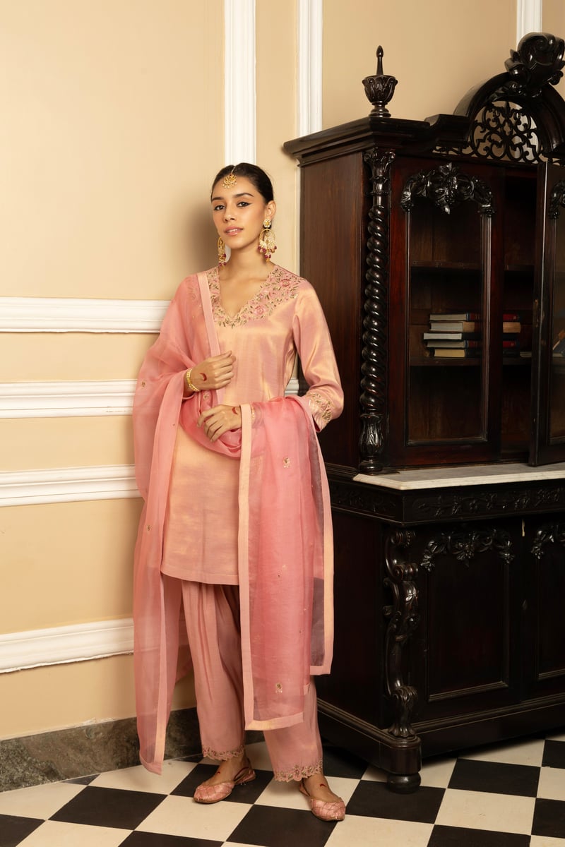 Saanvi Handcrafted Tissue Kurta Set